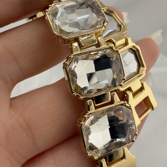 Luxury Gold and White Women\'s Watch with Crystal Accents main image 6